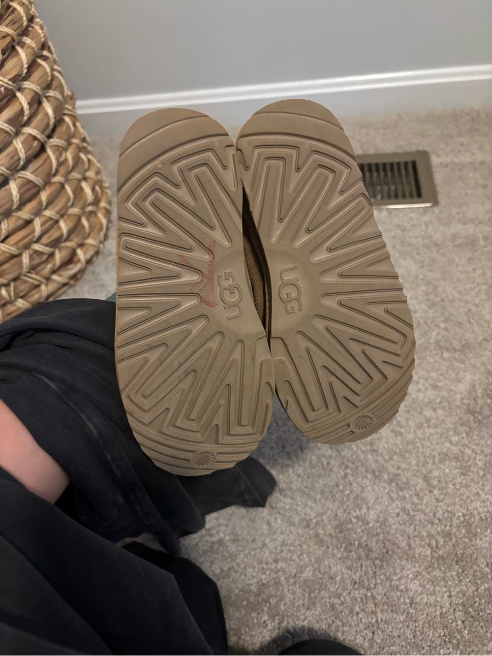 UGG Chestnut Kids Tasman II Suede Slip-On Clog - Picture 3 of 5